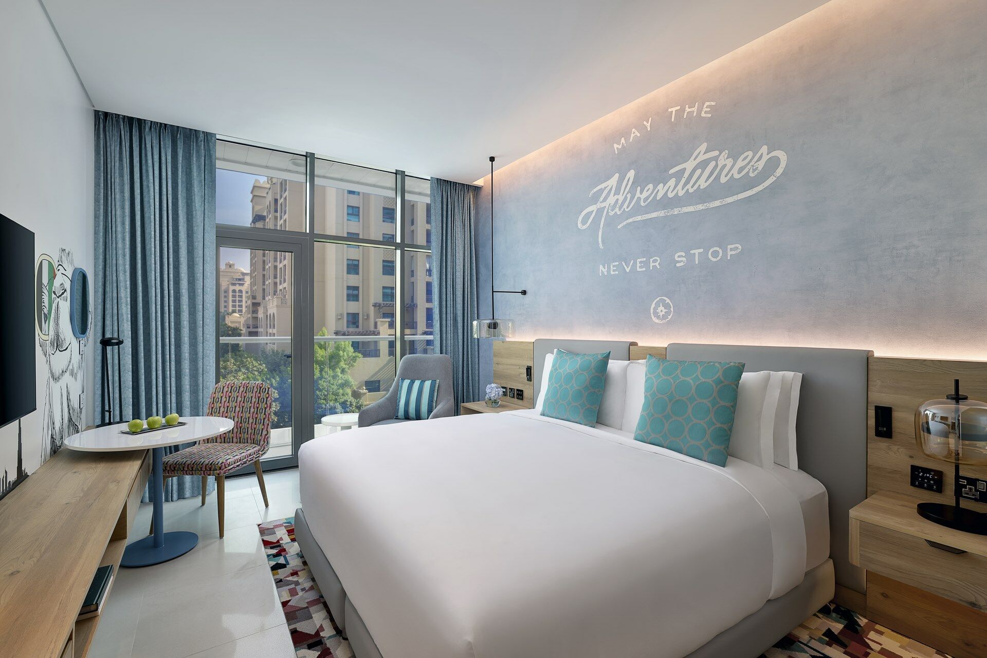 NH_Collection_Dubai_The_Palm_Superior_Room_Bedroom_King_Bed